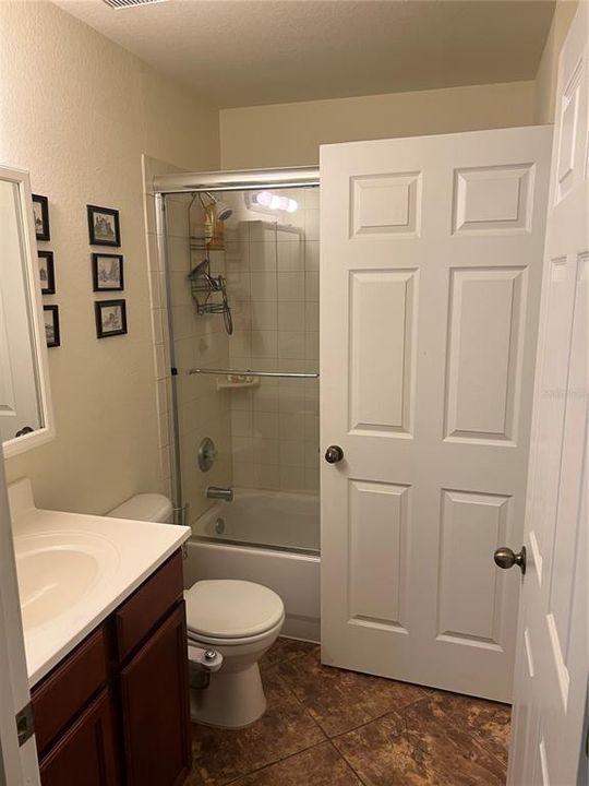 PRIVATE BATH WITH TUB AND SHOWER PERFECT FOR YOUR OLDEST TEENAGER OR RECOVERING ADULT
