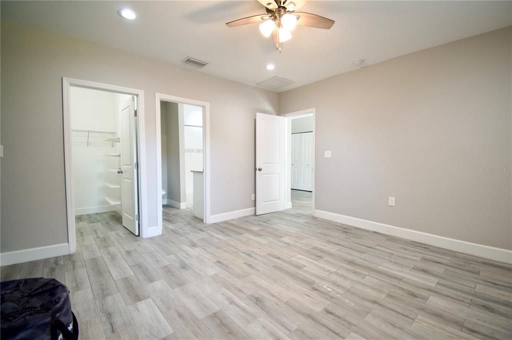 Recently Sold: $375,000 (3 beds, 2 baths, 1428 Square Feet)