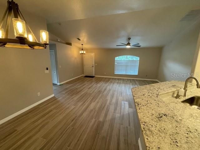 Recently Sold: $339,900 (3 beds, 2 baths, 1372 Square Feet)