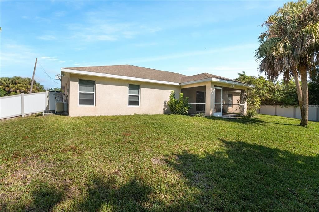 Recently Sold: $350,000 (3 beds, 2 baths, 1777 Square Feet)