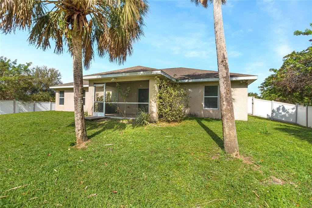 Recently Sold: $350,000 (3 beds, 2 baths, 1777 Square Feet)