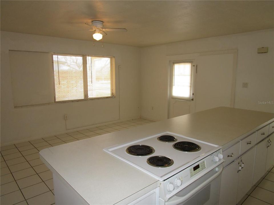 Recently Rented: $1,450 (2 beds, 2 baths, 1287 Square Feet)