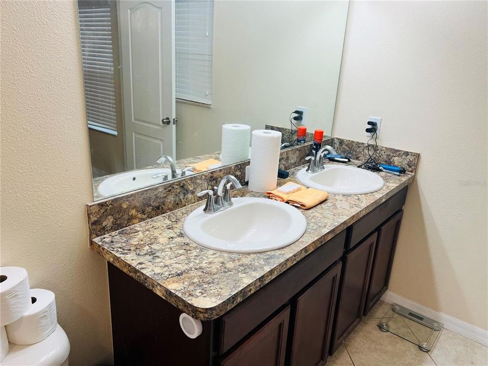Recently Sold: $250,000 (2 beds, 2 baths, 1311 Square Feet)
