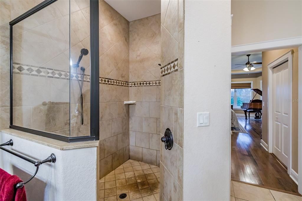最近售出: $875,000 (5 贝兹, 4 浴室, 4873 平方英尺)