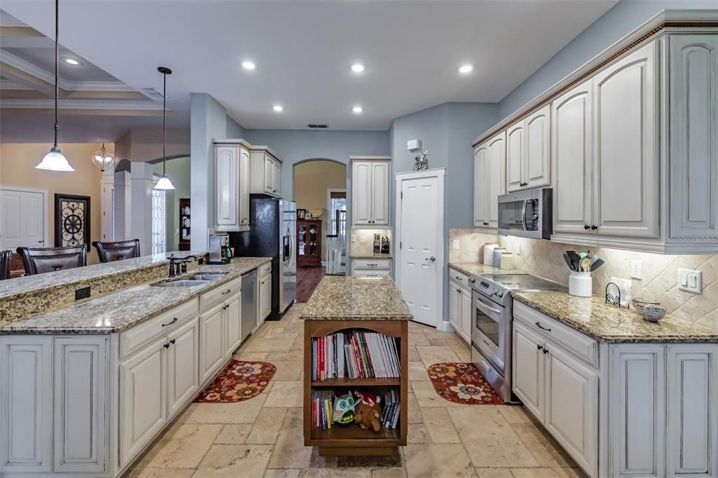 Recently Sold: $875,000 (5 beds, 4 baths, 4873 Square Feet)