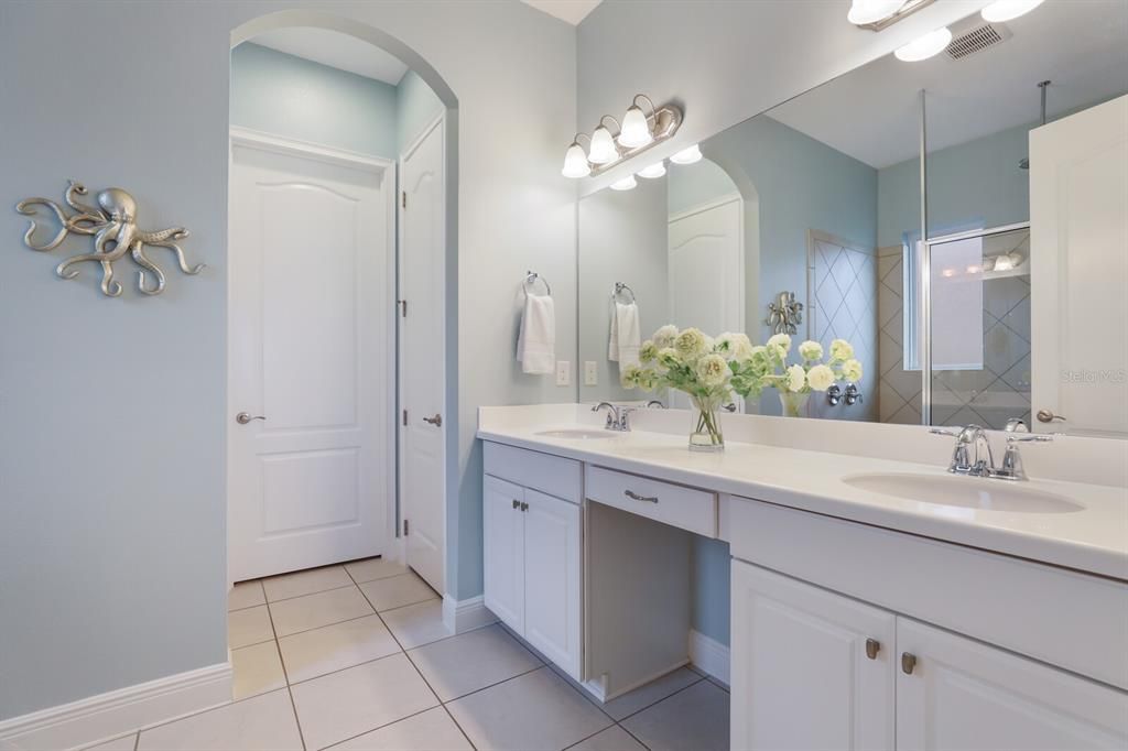 LARGE OWNERS' SUITE WITH DUAL SINKS