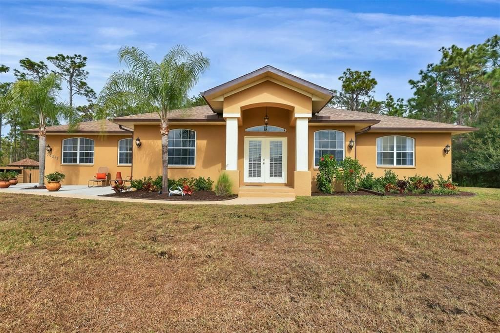 Recently Sold: $850,000 (3 beds, 2 baths, 2011 Square Feet)