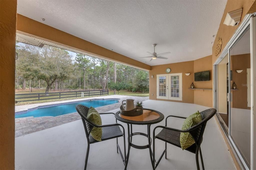 Recently Sold: $850,000 (3 beds, 2 baths, 2011 Square Feet)