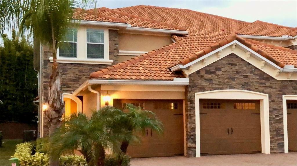 Vendido Recientemente: $549,900 (4 camas, 3 baños, 2950 Pies cuadrados)