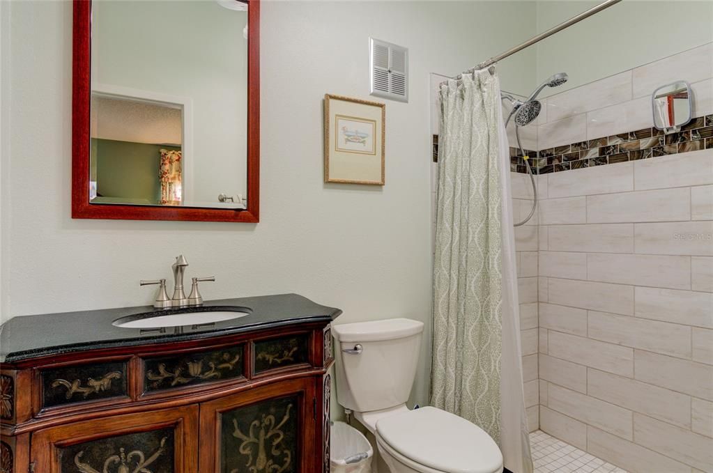 最近售出: $272,000 (2 贝兹, 2 浴室, 1272 平方英尺)