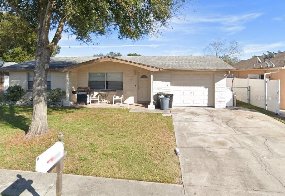 Recently Sold: $185,000 (2 beds, 1 baths, 912 Square Feet)