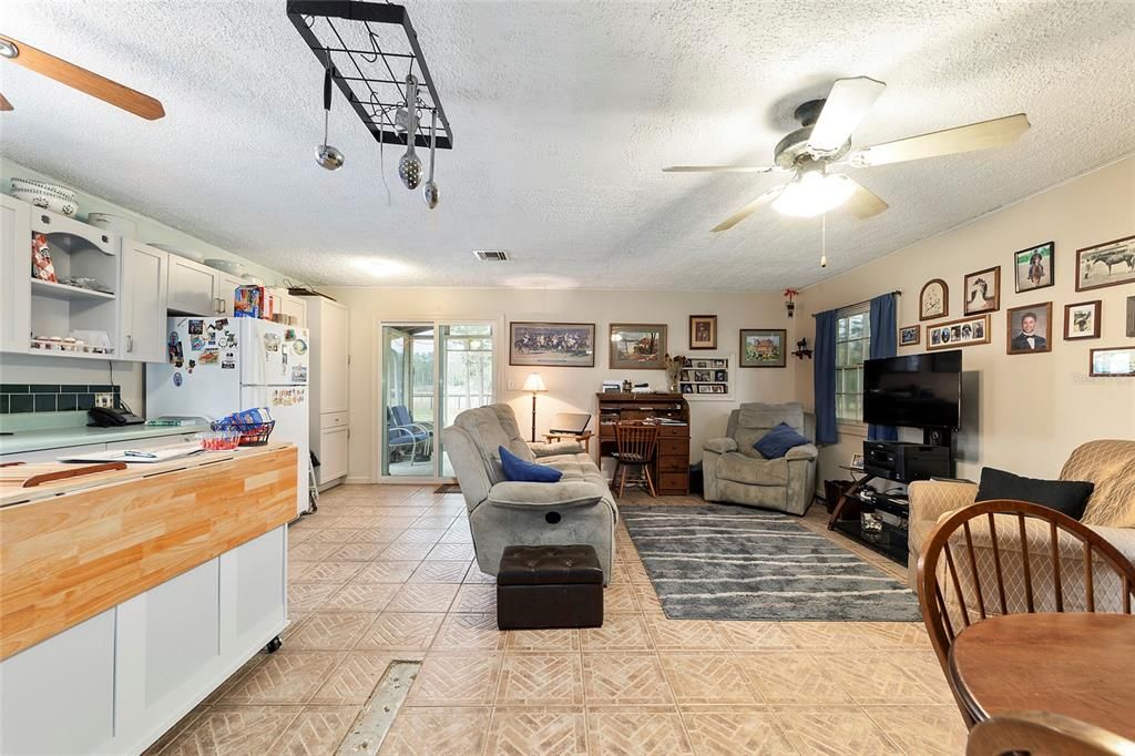 Recently Sold: $399,000 (2 beds, 1 baths, 800 Square Feet)
