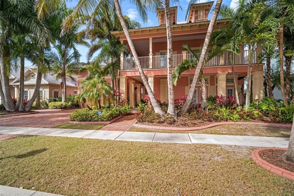 Recently Sold: $1,550,000 (5 beds, 4 baths, 4438 Square Feet)