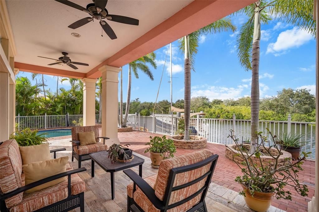 Recently Sold: $1,550,000 (5 beds, 4 baths, 4438 Square Feet)