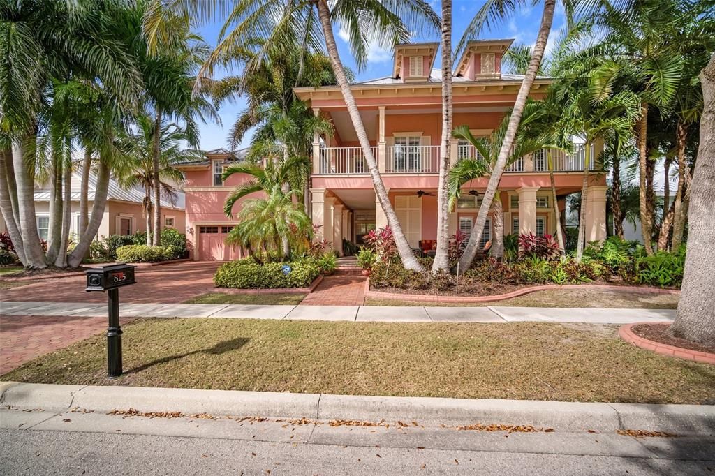 Recently Sold: $1,550,000 (5 beds, 4 baths, 4438 Square Feet)