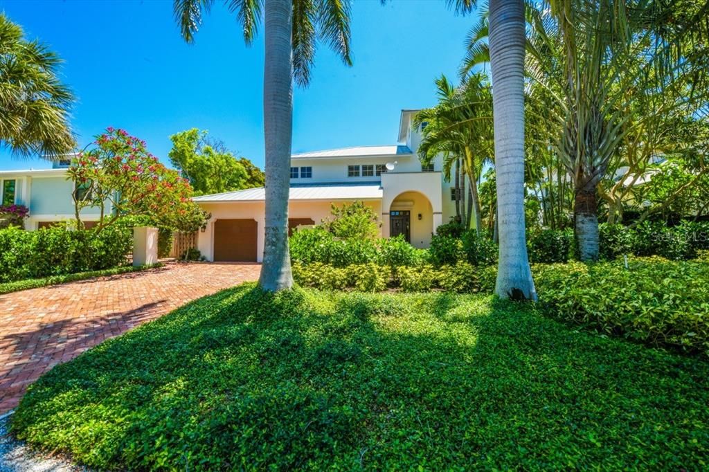 Recently Sold: $4,995,000 (3 beds, 3 baths, 2752 Square Feet)