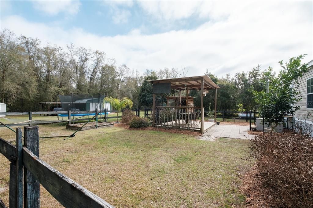 Recently Sold: $249,000 (4 beds, 2 baths, 1612 Square Feet)