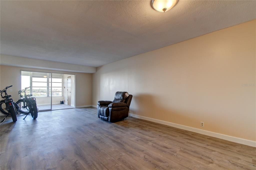 Recently Sold: $275,000 (2 beds, 2 baths, 995 Square Feet)
