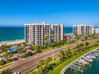Recently Sold: $800,000 (2 beds, 2 baths, 1610 Square Feet)