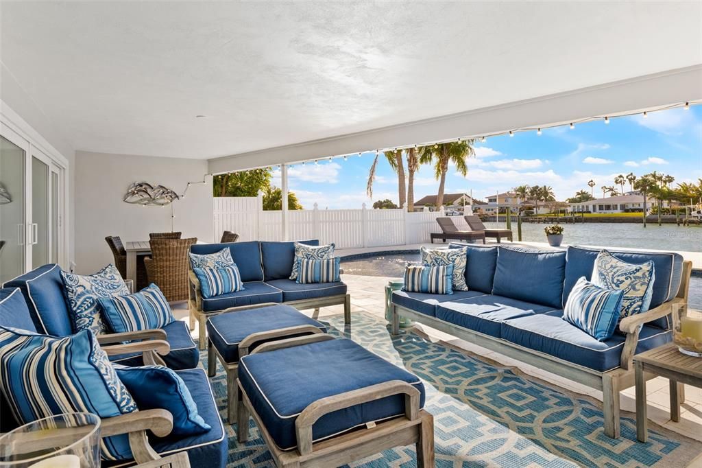 Recently Sold: $2,300,000 (3 beds, 2 baths, 2630 Square Feet)