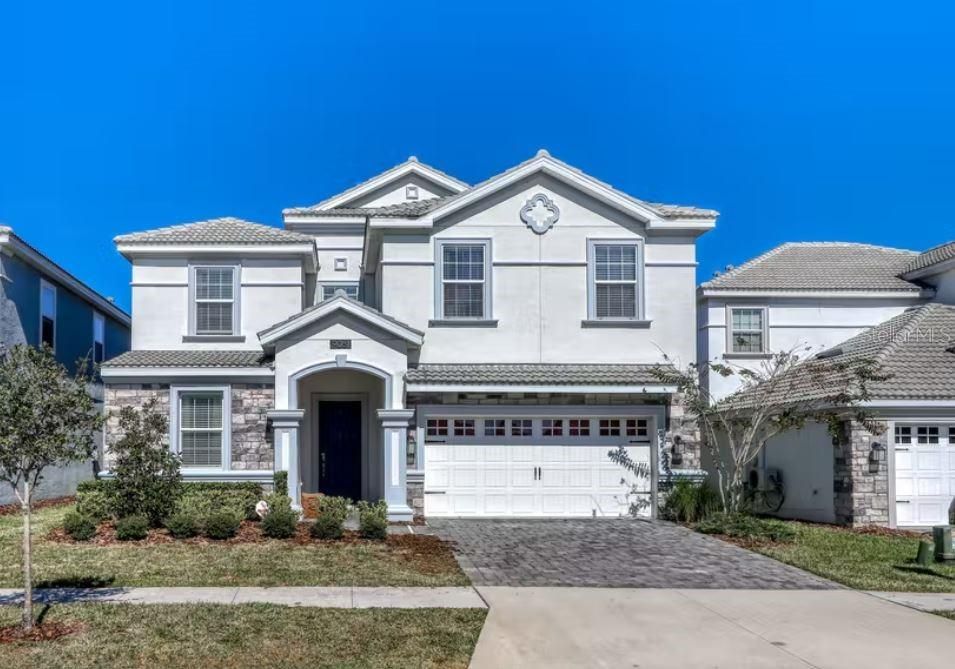 Recently Sold: $825,000 (8 beds, 5 baths, 3909 Square Feet)