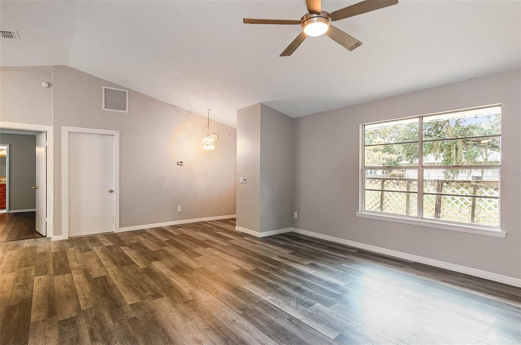 Recently Sold: $296,000 (3 beds, 2 baths, 1728 Square Feet)