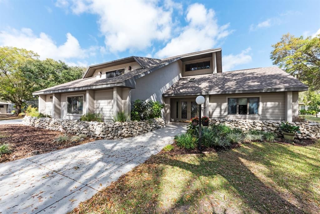 Recently Sold: $640,000 (4 beds, 2 baths, 2457 Square Feet)