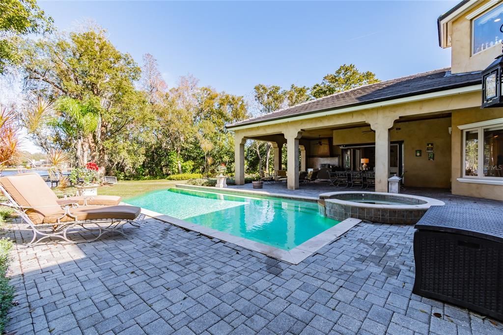 Recently Sold: $2,295,000 (4 beds, 4 baths, 5607 Square Feet)