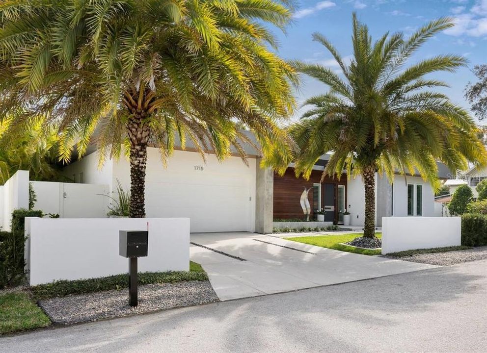 Recently Sold: $1,700,000 (3 beds, 2 baths, 2387 Square Feet)