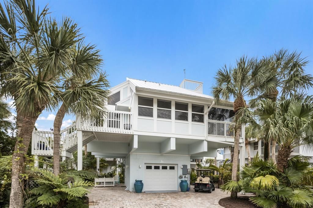 Recently Sold: $2,500,000 (3 beds, 3 baths, 1800 Square Feet)