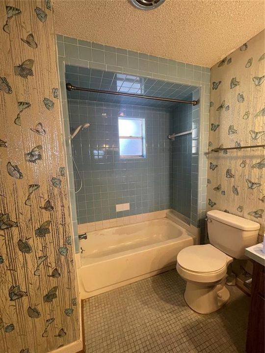 最近售出: $160,000 (3 贝兹, 1 浴室, 1712 平方英尺)