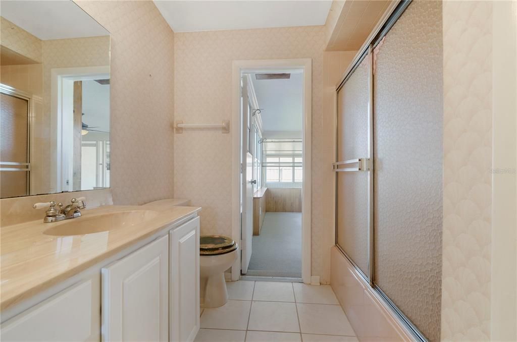 最近售出: $420,000 (3 贝兹, 2 浴室, 1647 平方英尺)