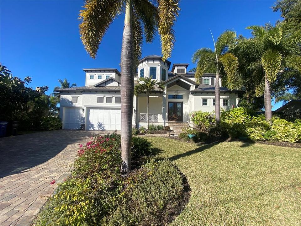 Recently Sold: $4,100,000 (4 beds, 4 baths, 4176 Square Feet)