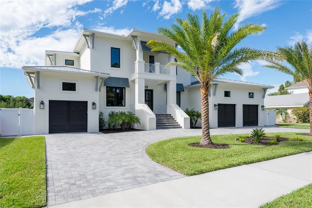 Recently Sold: $4,150,000 (5 beds, 5 baths, 5818 Square Feet)