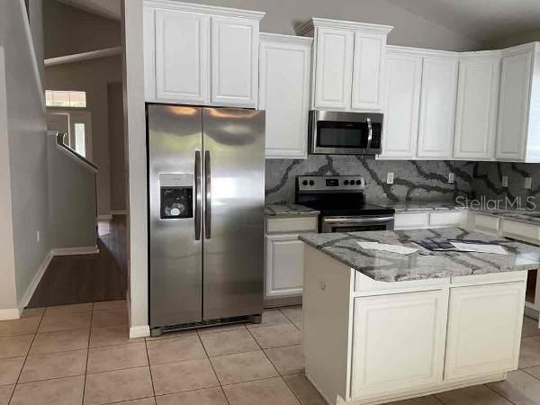 Recently Rented: $2,095 (4 beds, 2 baths, 2290 Square Feet)