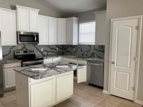 Recently Rented: $2,095 (4 beds, 2 baths, 2290 Square Feet)