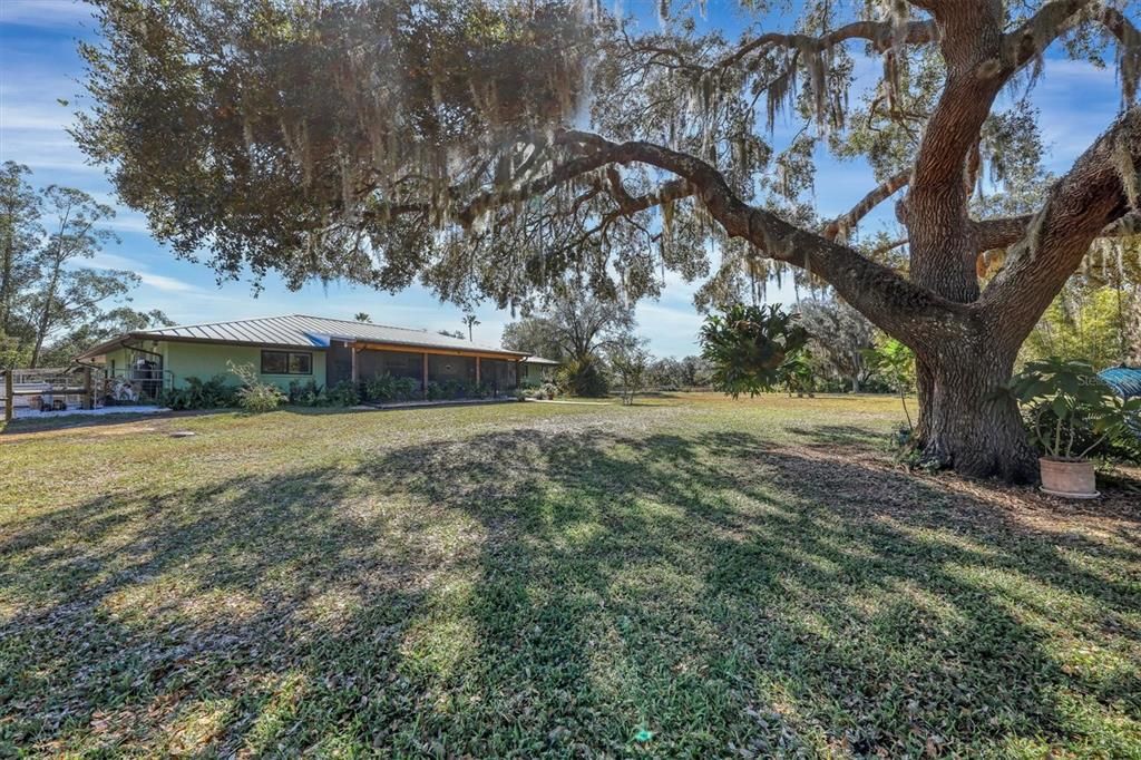 Recently Sold: $1,000,000 (3 beds, 2 baths, 2608 Square Feet)