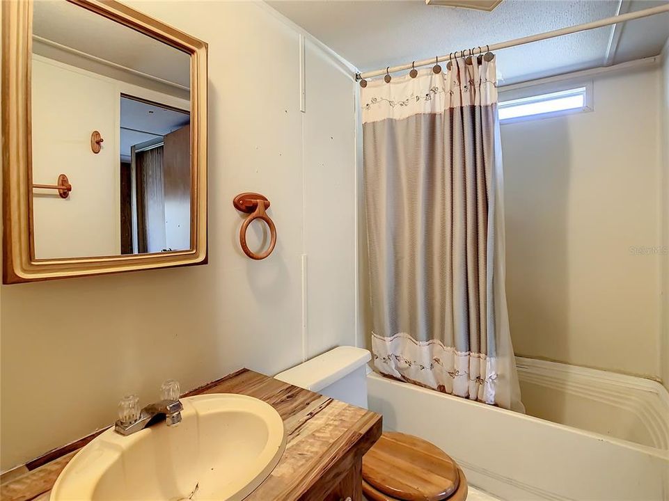 最近售出: $65,000 (3 贝兹, 2 浴室, 924 平方英尺)
