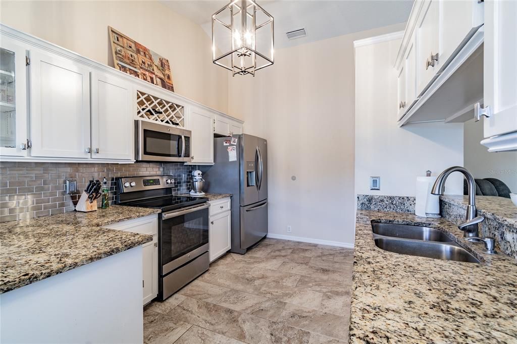 Recently Sold: $330,000 (3 beds, 2 baths, 1576 Square Feet)