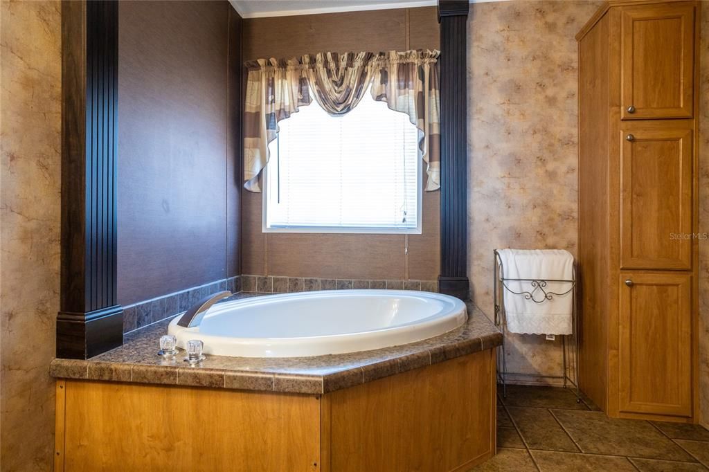最近售出: $284,900 (4 贝兹, 2 浴室, 1820 平方英尺)