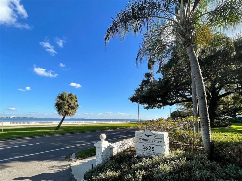 Recently Sold: $360,000 (2 beds, 2 baths, 936 Square Feet)