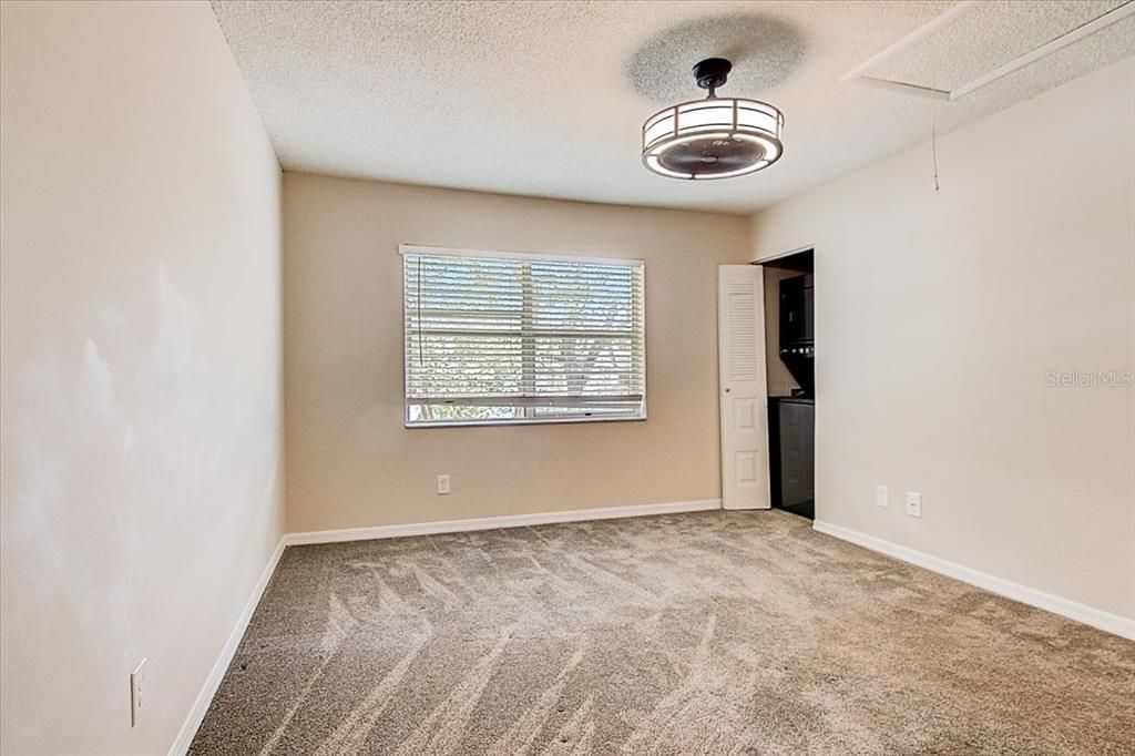 Recently Sold: $124,900 (2 beds, 1 baths, 864 Square Feet)