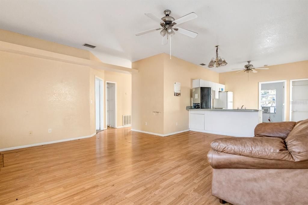Recently Sold: $210,000 (3 beds, 1 baths, 1200 Square Feet)