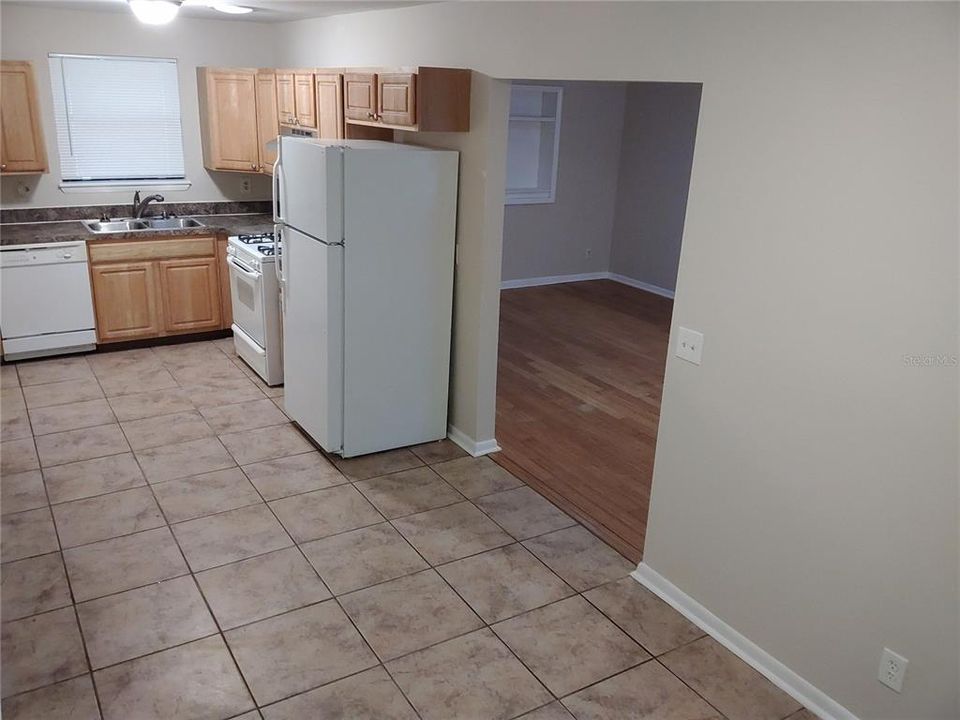 Recently Rented: $1,400 (3 beds, 2 baths, 1100 Square Feet)