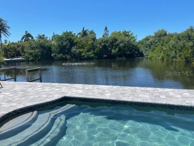 Recently Sold: $1,950,000 (3 beds, 2 baths, 1946 Square Feet)