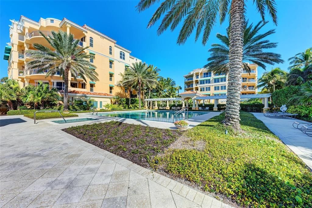 Recently Sold: $3,900,000 (3 beds, 3 baths, 3400 Square Feet)