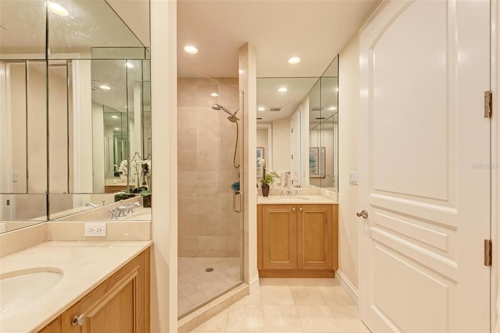 Recently Sold: $3,900,000 (3 beds, 3 baths, 3400 Square Feet)