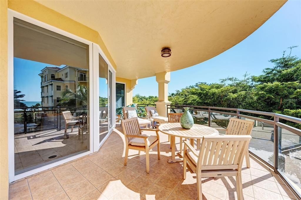 Recently Sold: $3,900,000 (3 beds, 3 baths, 3400 Square Feet)