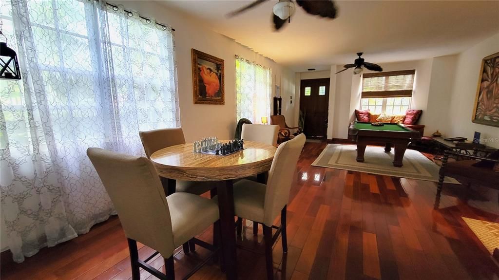 Vendido Recientemente: $450,000 (5 camas, 4 baños, 3519 Pies cuadrados)