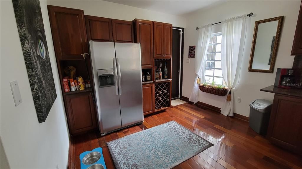 Vendido Recientemente: $450,000 (5 camas, 4 baños, 3519 Pies cuadrados)